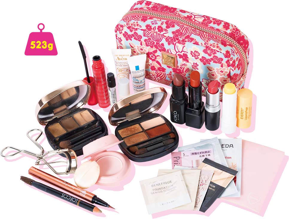 自慢のポーチの中身を全部見せ！「毎日、私と共にあるコスメ」を教え