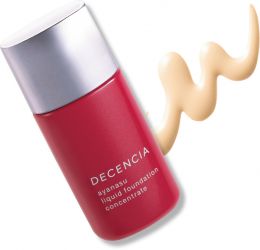 2種の美容オイル配合で美しいハリツヤ肌に
アヤナス リキッドファン デーション コンセントレート SPF 25・PA++ 25ml 全2色 各¥5,500 / ディセンシア