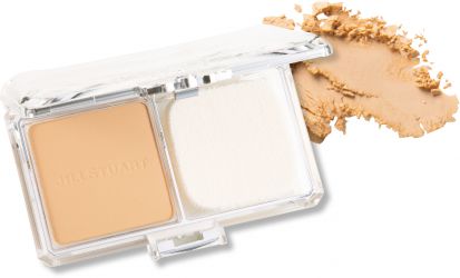 すりガラスのようなハーフマットの美肌に
ジルスチュアート エアリーステイフローレ ス パウダーファンデーション SPF22・PA++ 全10 色 各¥4,500(セット価格)/ジルス チュアート ビューティ