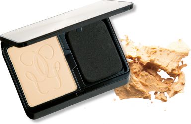 質なランジェリーを纏うような柔らかさ
ランジュリー ド ポー コンパクト マット アライブ SPF15 新3色 各¥7,500(セット価格)/ゲラン