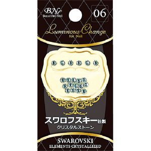 澄んだ輝きのスワロフスキー社製クリスタルストーン。<br /><br />
LCネイル スワロフスキーストーン06 ¥400/ビー・エヌ