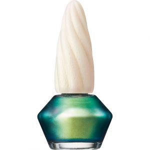 ツルンとした表面でムラなく仕上がり、光沢感が長持ち。<br>エレガンス クルーズ ネイルラッカー28¥1,500/エレガンス コスメティックス