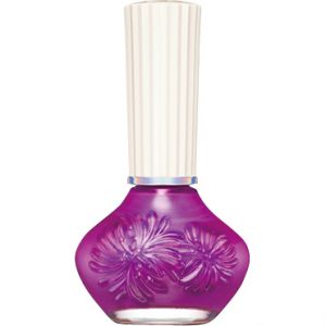 指先を鮮やかに彩る高発色ネイル。<br>ポール & ジョー ネイル ポリッシュ032¥1,600/ポール & ジョー ボーテ(限定)