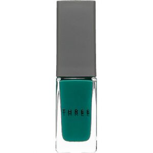 5種の植物オイル配合で爪をいたわりながらカラーリング。<br>THREEネイルポリッシュ 90 ¥1,800/THREE