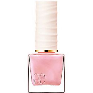 どんな指先にもなじむライラックピンク。美しい発色が続く。<br>
エレガンス クルーズ フローリック ネイルラッカー PK04¥1,500/エレガンス コスメティックス