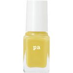 ムラなく塗れて、ツヤが長持ち。重ね方で色 々なニュアンスを楽しめるのが便利。pa ネイルカラー S015¥300/Dear Laura