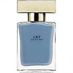 落ち着いたブルーで上品な印象に<br />台湾生まれ。ツヤツヤの仕上がりが人気の剥がせるネイル。JNF グレイズドフレグランスネイル¥1,800/日本ポステック