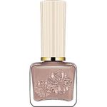 肌なじみのいいモーヴグレージュ<br />ムラなく伸び広がり、均一に光を反射してツヤめく指先に。ポール & ジョー ネイルカラー 13¥ 1,760/ポール & ジョー ボーテ