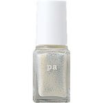 ゴールドラメが繊細にキラめく透けホワイト<br />微細なラメがぎっしりつまったキラめきにひと目惚れ。pa ネイルカラー プレミアAA235¥418/Dear Laura