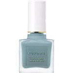 ほのかにくすんだ水色の気品がステキ<br />指先に花がふわっと咲いたような温かみのある色合い。トーン ネイルポリッシュ04¥1,980/トーン(8/27発売)